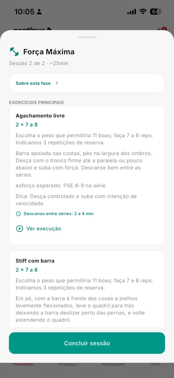 Sessão de treino de força com exercícios e vídeo de execução no app Continue